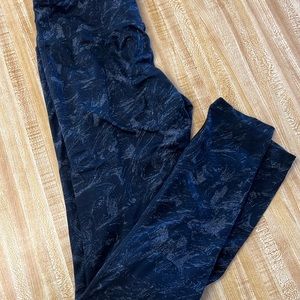 High waisted, stretchy leggings
